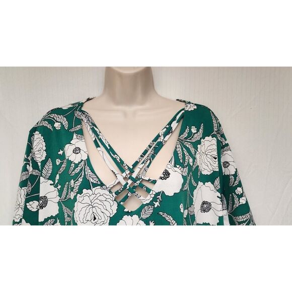 CATO EST 1946 V-Neck Short Sleeve 3D Floral Tunic Green/White Blouse 26/28W - Picture 5 of 7